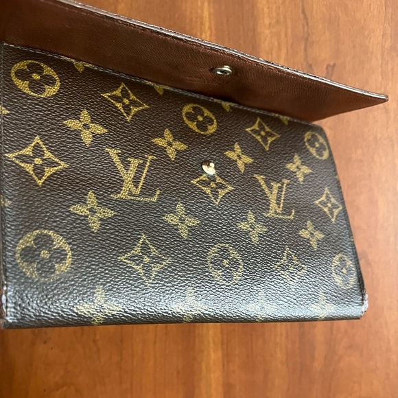 Louis Vuitton Pochette-passeport Wallet - Picture 13 of 15